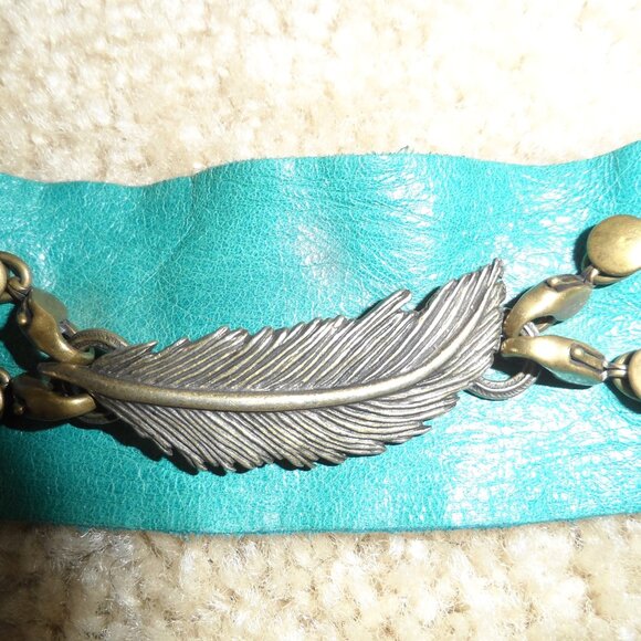 Teal Geniune Leather Cuff  bracelet with feather buckle - Picture 4 of 5